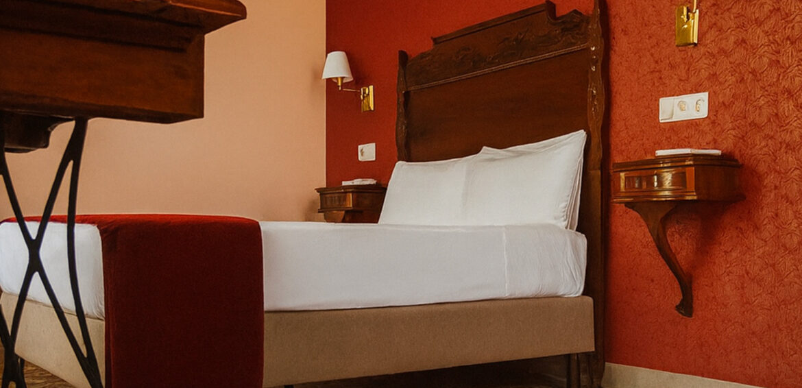 Suite con galería del Hotel Noucentista en Sitges, vista 1