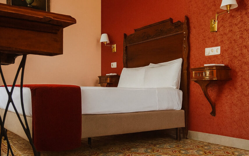 Suite con galería del Hotel Noucentista en Sitges, vista 1