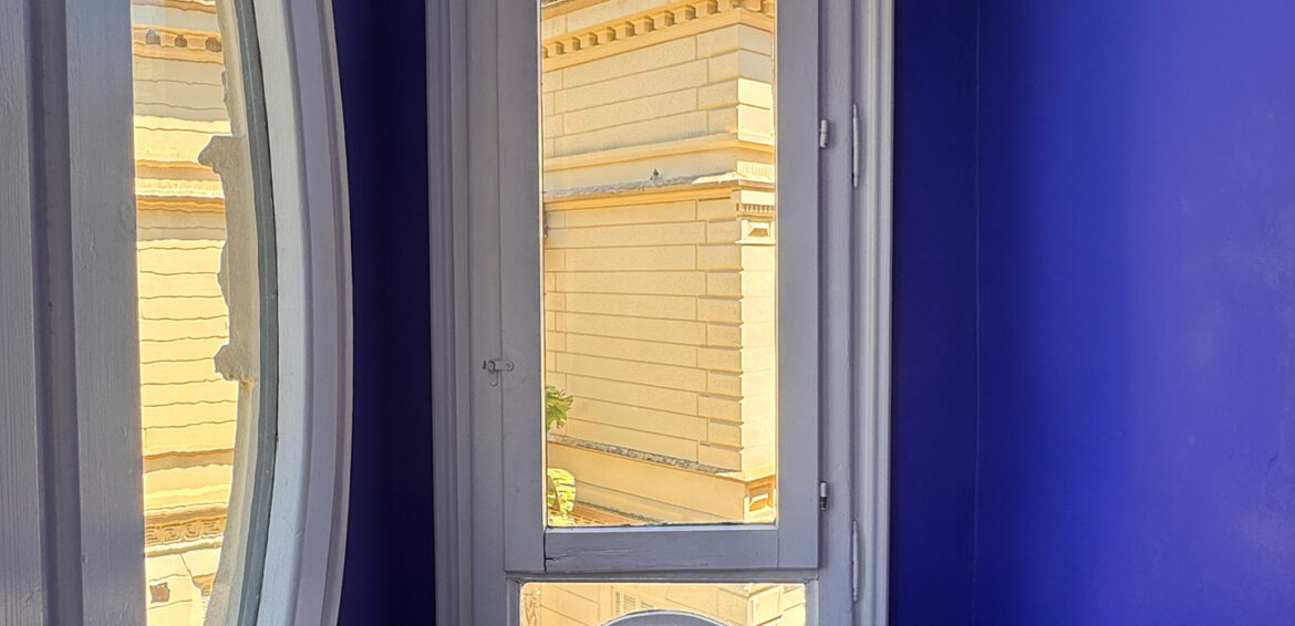 Triple-Suite mit Galerie im Hotel Noucentista in Sitges, Ansicht 2