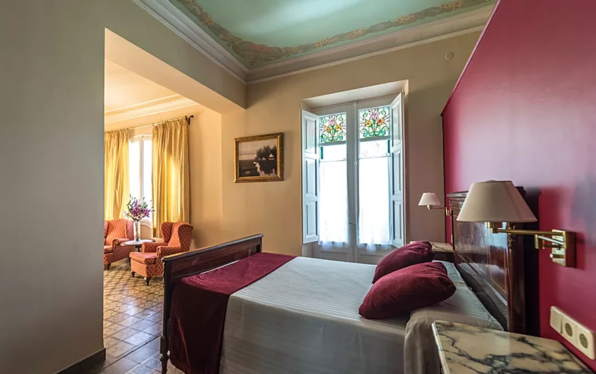 Suite con terraza del Hotel Noucentista en Sitges, vista 1