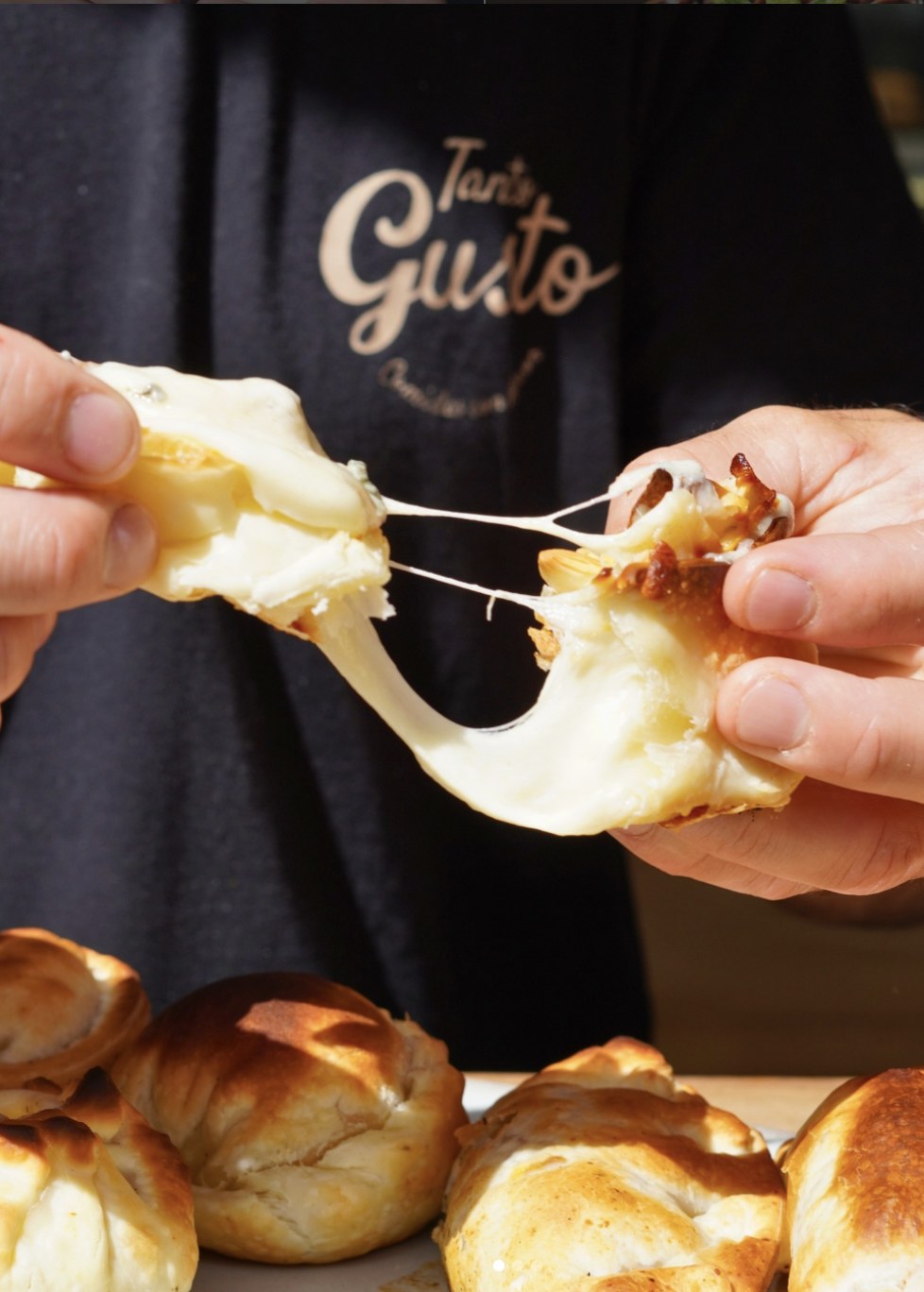 Un panino au fromage filant chez Tanto Gusto, brunch salé à Sitges