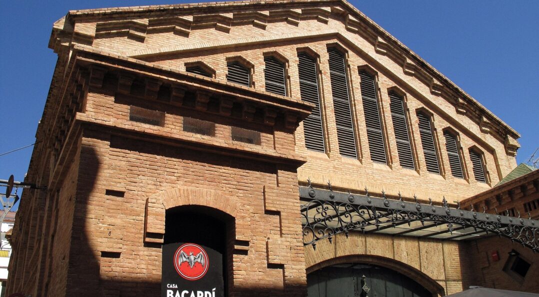 Antiguo mercado modernista de Sitges construido en 1890, hoy la Casa Bacardí
