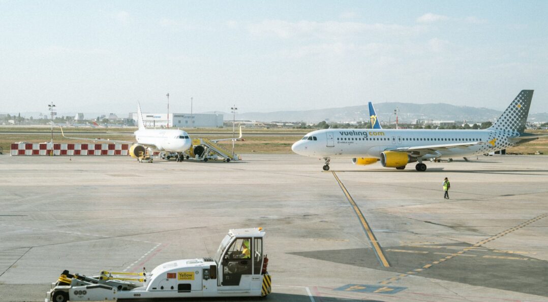 Le Terminal 1 de l'aéroport de Barcelone-El Prat, d'où partent le car Bus Garraf pour Sitges et la navette