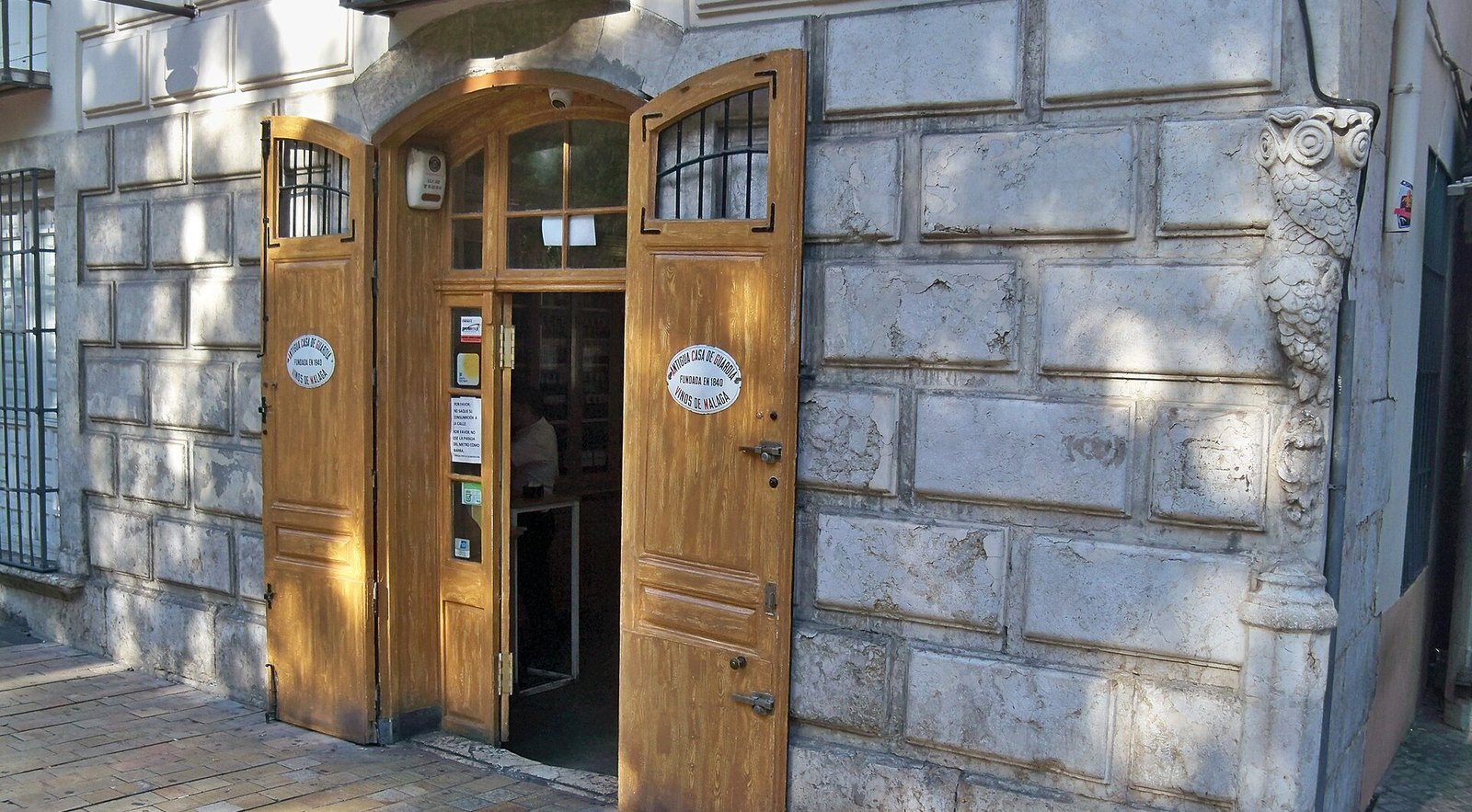 Facade de l Antigua Casa de Guardia, plus vieille taverne a vin de Malaga fondee en 1840