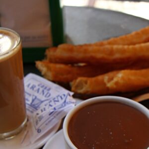 Cafe con leche, churros et chocolat chaud chez Casa Aranda, petit-dejeuner typique de Malaga