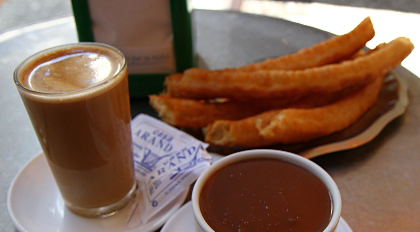 Cafe con leche, churros et chocolat chaud chez Casa Aranda, petit-dejeuner typique de Malaga