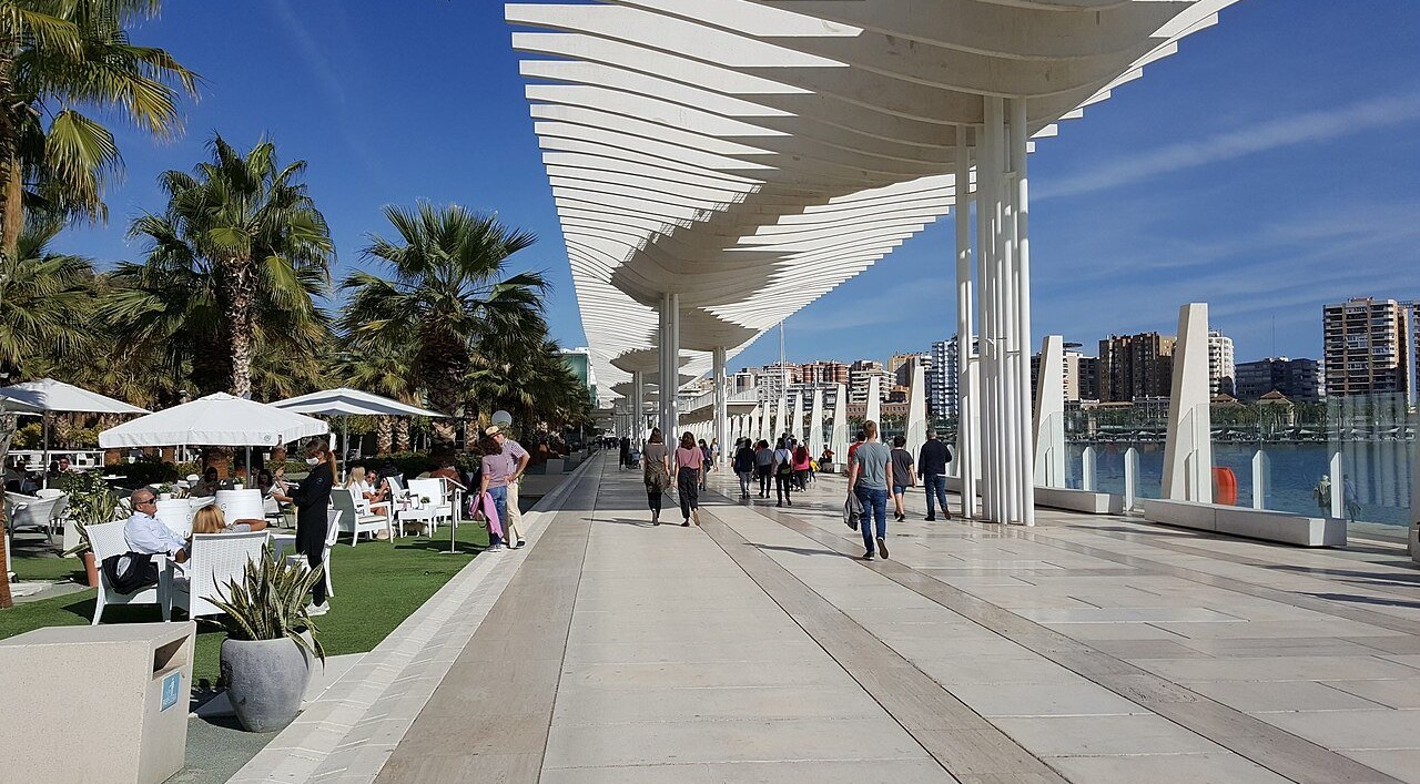 Muelle Uno et le Palmeral de las Sorpresas, promenade et palmiers du port de Malaga