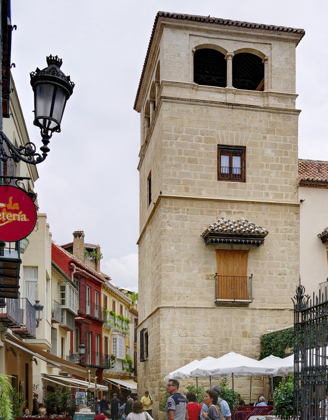 Tour du Palacio de Buenavista (Museo Picasso) et ruelle animee du centre de Malaga