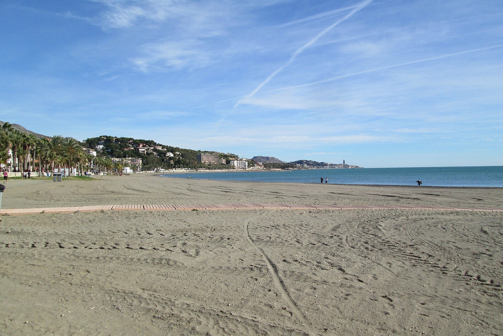 Plage de la Caleta a Malaga, sable dore et eaux calmes