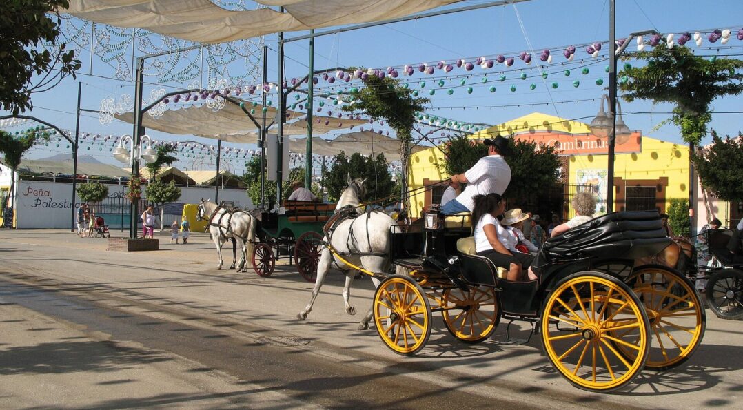 Pferdekutsche auf der Feria de Malaga, eine andalusische Tradition am Real del Cortijo de Torres