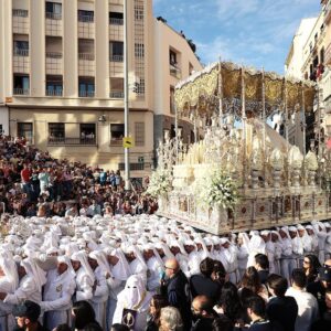 Trono de la Virgen a la Tribuna de los Pobres pendant la Semana Santa de Malaga