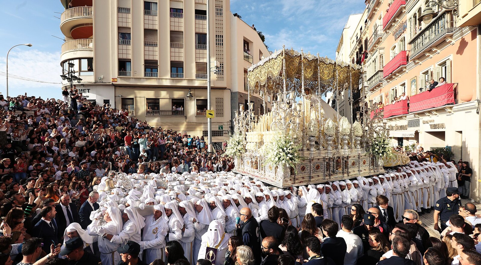Trono de la Virgen a la Tribuna de los Pobres pendant la Semana Santa de Malaga